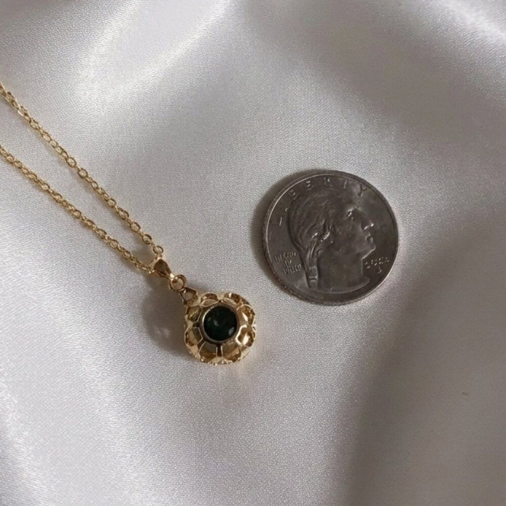 2 Carat Simulated Emerald CZ Gold Tone Pendant Necklace NWOT - Picture 6 of 9